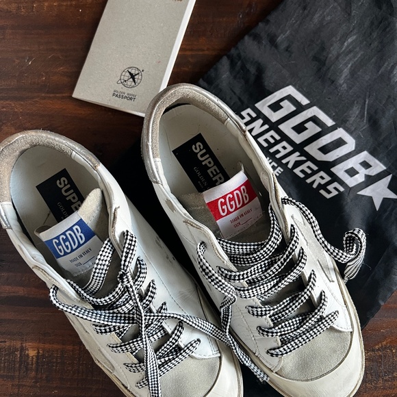 Golden Goose White Sneakers with Black Laces - Picture 6 of 6